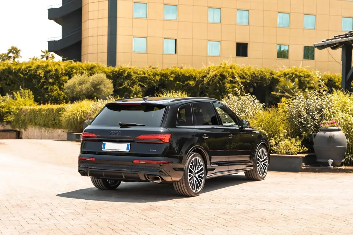 Audi Q7 50 TDI S-Line Edition 2025, dashboard — Ibiza Luxury Car Rental, Ibiza. Audi Q7 50 TDI S-Line Edition in Ibiza An Audi Q7 50 TDI S-Line Edition rental in Ibiza…