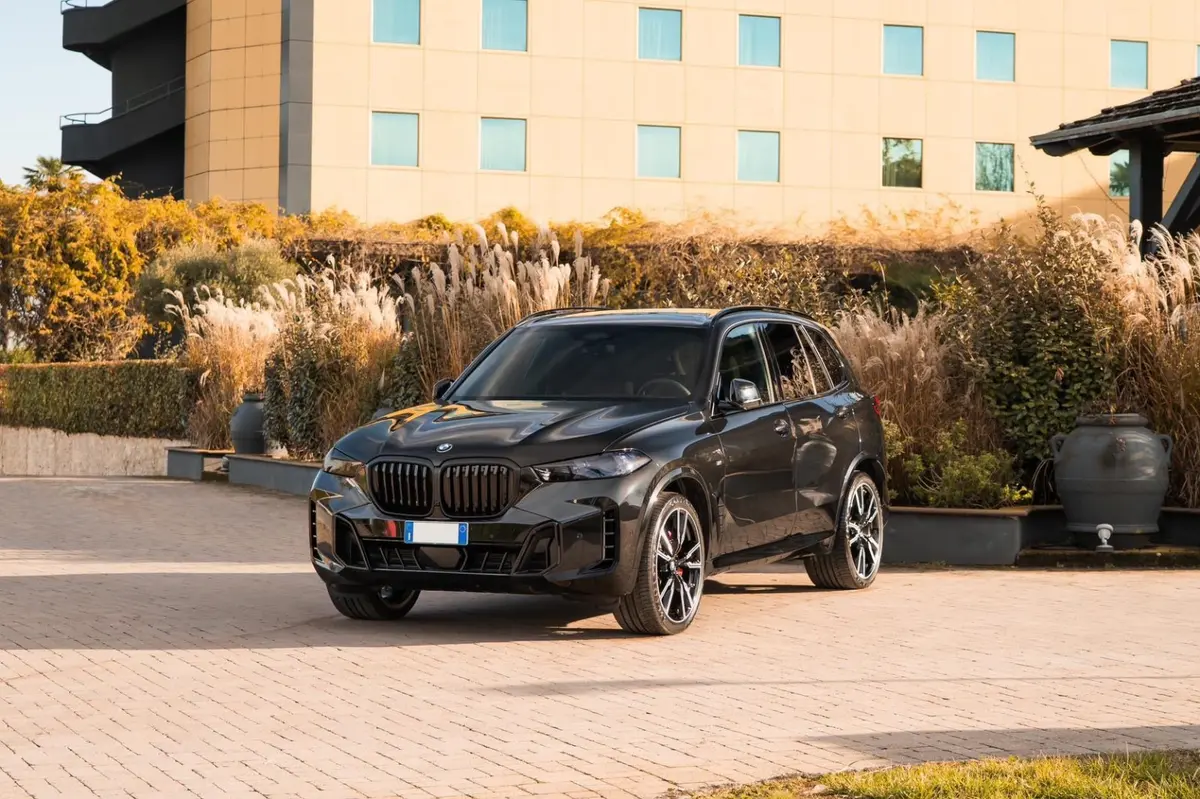 BMW X5 M-pack 30d 2025 — Ibiza Luxury Car Rental, Ibiza. BMW X5 M-pack 30d in Ibiza A BMW X5 M-pack 30d rental in Ibiza delivers 286 horsepower…