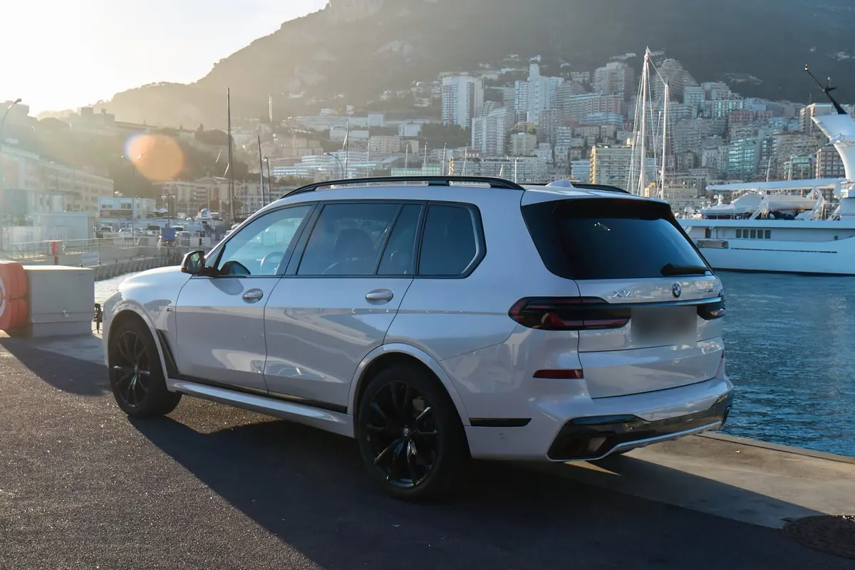 BMW X7 40d M 2024, front view — Ibiza Luxury Car Rental, Ibiza. BMW X7 40d M in Ibiza A BMW X7 40d M rental in Ibiza provides 352 horsepower within a…