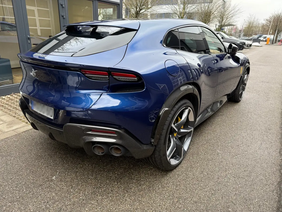 Ferrari Purosangue 2024, extérieur — Ibiza Luxury Car Rental, Ibiza
