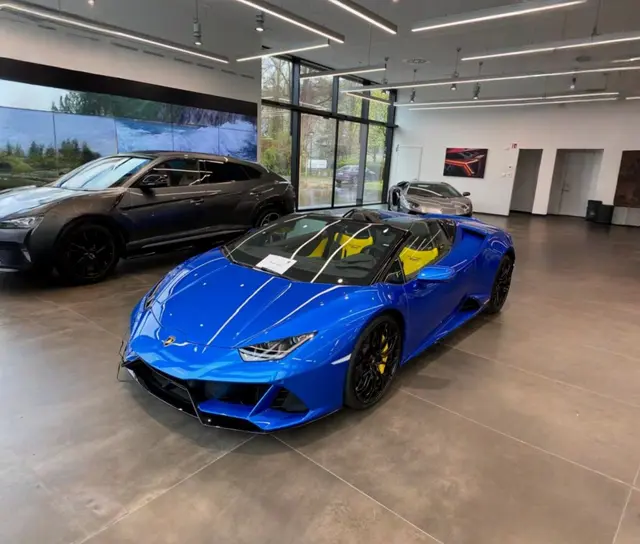 Lamborghini Huracan Evo Spyder 2022 — Ibiza Luxury Car Rental, Ибица