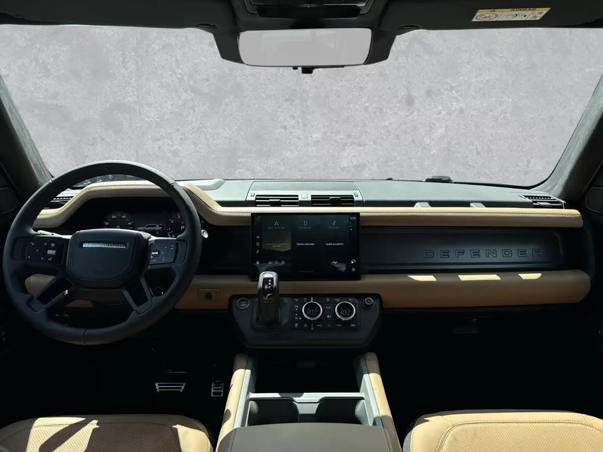 Land Rover Defender 2024, vue arrière — Ibiza Luxury Car Rental, Ibiza