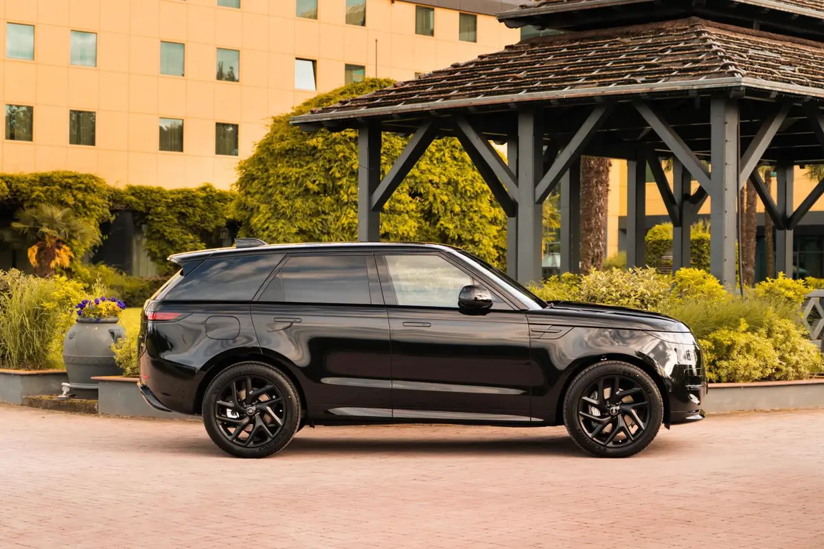 Land Rover Range Rover Sport Dynamic SE 2025, exterior — Ibiza Luxury Car Rental, Ibiza. Land Rover Range Rover Sport Dynamic SE in Ibiza A Land Rover Range Rover Sport Dynamic…
