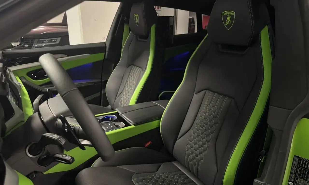 Land Rover Range Rover Sport Dynamic SE 2025, interior — Ibiza Luxury Car Rental, Ibiza. Land Rover Range Rover Sport Dynamic SE in Ibiza A Land Rover Range Rover Sport Dynamic…