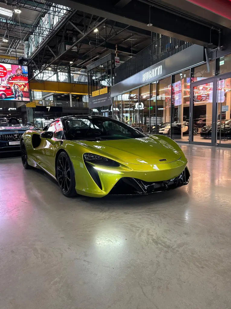McLaren Artura Spider 2024, front view — Ibiza Luxury Car Rental, Ibiza. McLaren Artura Spider in Ibiza A McLaren Artura Spider rental in Ibiza pairs 671…