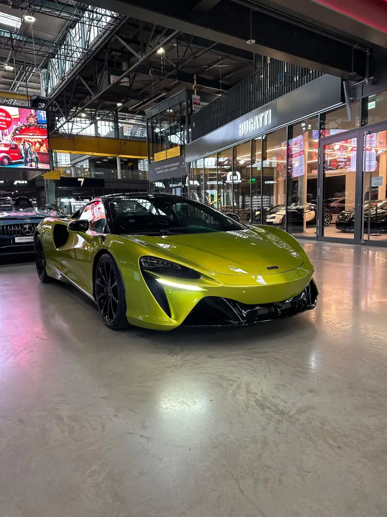 McLaren Artura Spider 2024, front view — Ibiza Luxury Car Rental, Ibiza. McLaren Artura Spider in Ibiza A McLaren Artura Spider rental in Ibiza pairs 671…