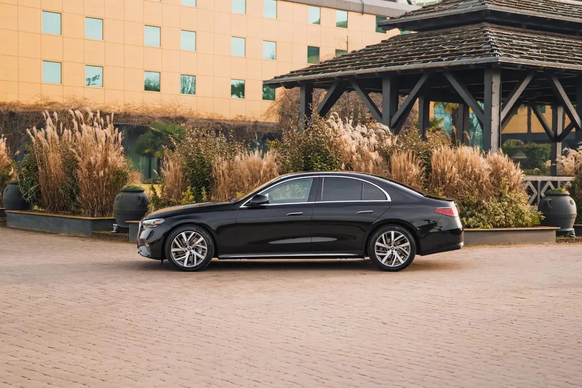 Mercedes Benz E-klasse 220d Premium Plus 2026, exterior — Ibiza Luxury Car Rental, Ibiza. Mercedes Benz E-klasse 220d Premium Plus in Ibiza A Mercedes Benz E-klasse 220d Premium…