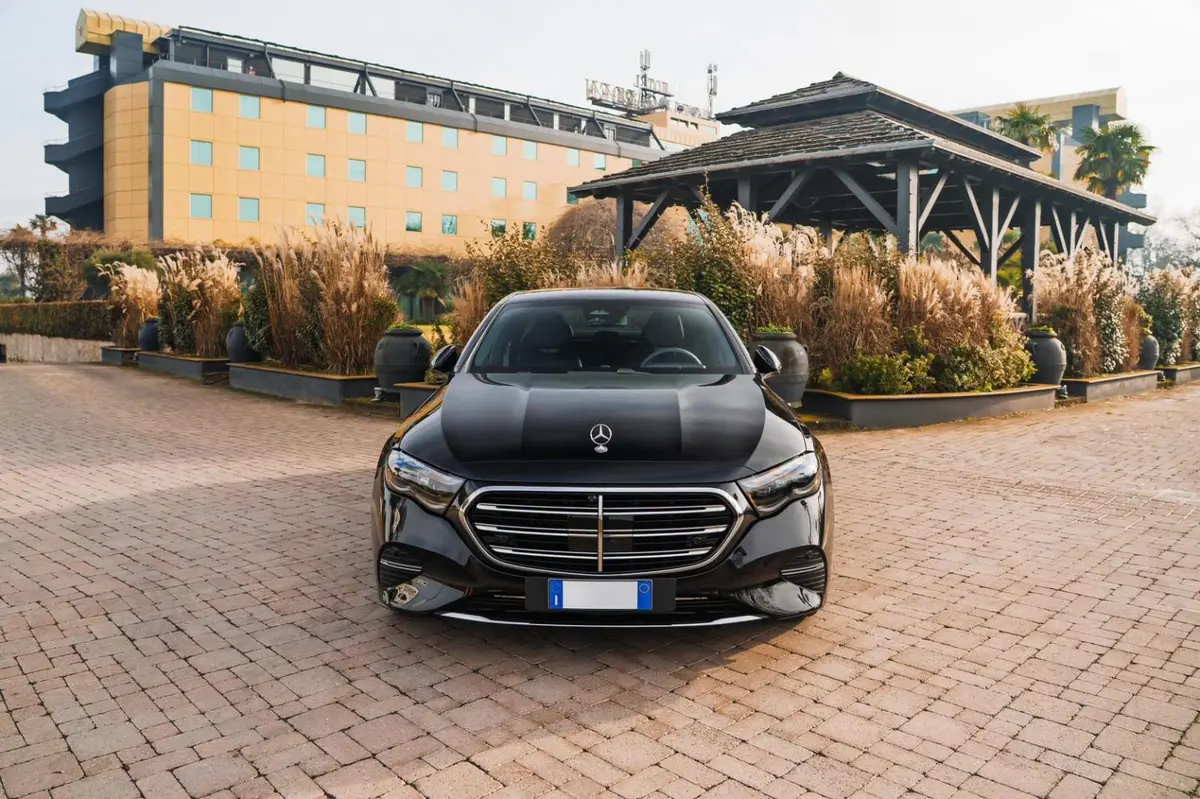 Mercedes Benz E-klasse 220d Premium Plus 2026, front view — Ibiza Luxury Car Rental, Ibiza. Mercedes Benz E-klasse 220d Premium Plus in Ibiza A Mercedes Benz E-klasse 220d Premium…