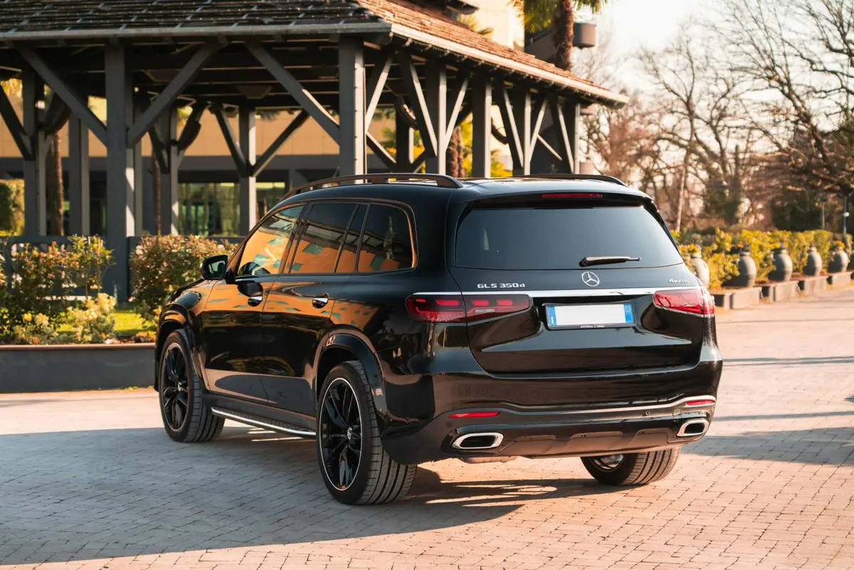 Mercedes Benz GLS-klasse 350 D Exclusive 7 Posti 2025, exterior — Ibiza Luxury Car Rental, Ibiza. Mercedes Benz GLS-klasse 350 D Exclusive 7 Posti in Ibiza A Mercedes Benz GLS-klasse 350…