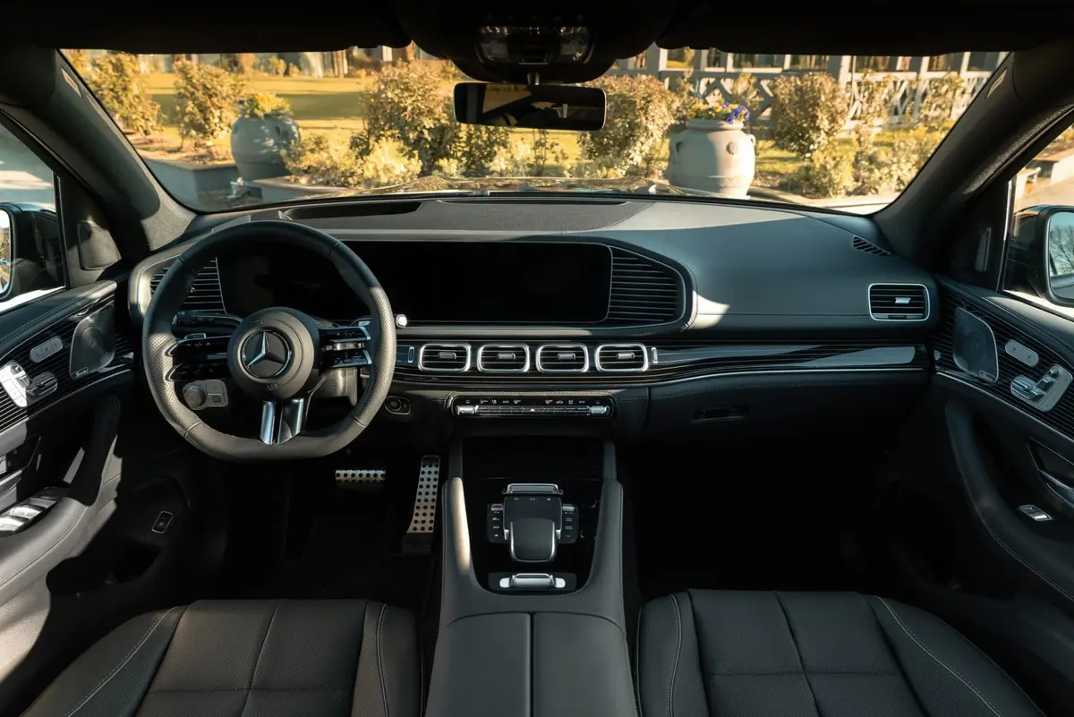 Mercedes Benz GLS-klasse 350 D Exclusive 7 Posti 2025, front view — Ibiza Luxury Car Rental, Ibiza. Mercedes Benz GLS-klasse 350 D Exclusive 7 Posti in Ibiza A Mercedes Benz GLS-klasse 350…