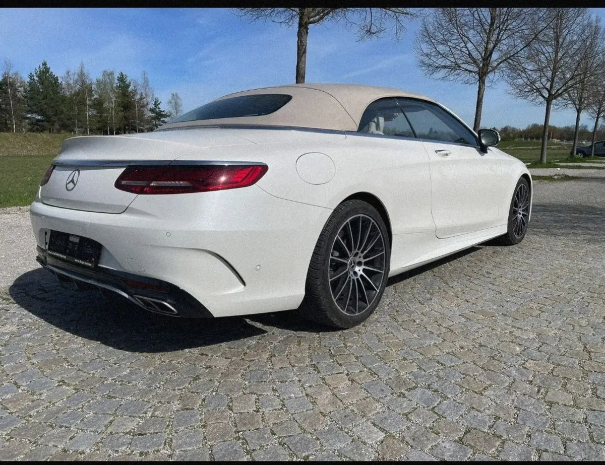 Mercedes Benz S560 Cabrio 2021, rear view — Ibiza Luxury Car Rental, Ibiza. Mercedes Benz S560 Cabrio in Ibiza A Mercedes Benz S560 Cabrio hire in Ibiza combines 469…