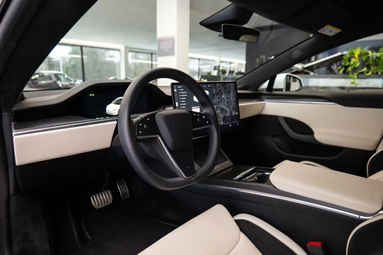 Tesla Model S Plaid 2025, front view — Ibiza Luxury Car Rental, Ibiza. Tesla Model S Plaid in Ibiza A Tesla Model S Plaid rental in Ibiza pairs 1020 horsepower…