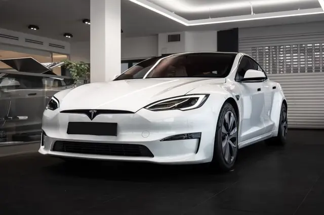 Tesla Model S Plaid 2025 — Ibiza Luxury Car Rental, Ибица