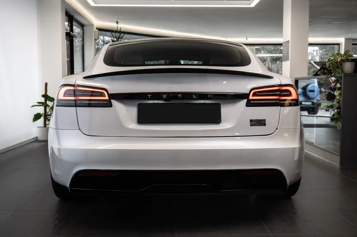 Tesla Model S Plaid 2025, intérieur — Ibiza Luxury Car Rental, Ibiza