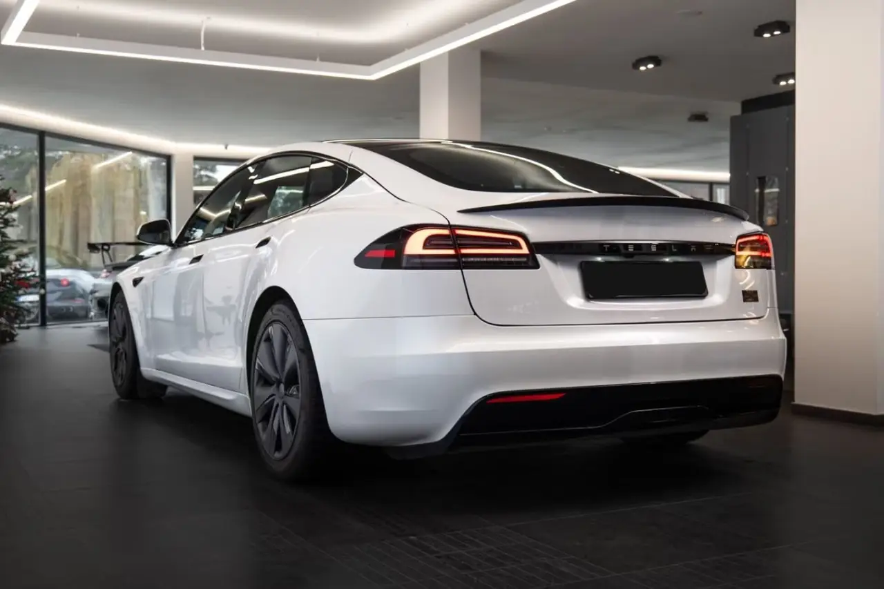 Tesla Model S Plaid 2025, dashboard — Ibiza Luxury Car Rental, Ibiza. Tesla Model S Plaid in Ibiza A Tesla Model S Plaid rental in Ibiza pairs 1020 horsepower…